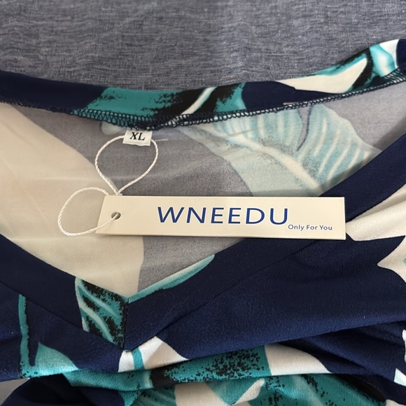 Wneedu Women’s XL Floral Lightweight Tank Top - Picture 3 of 6